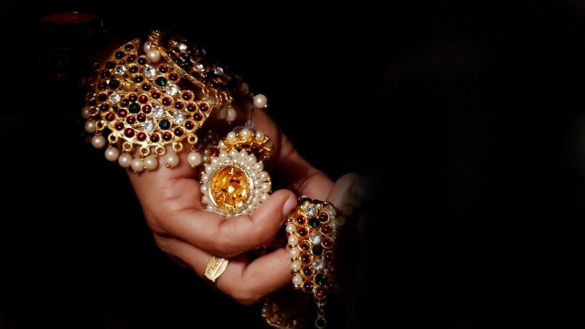Shining Splendor: Unveiling the Allure of Gold Jewelry